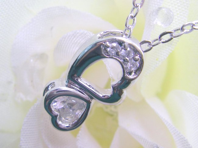 �n�[�g�̃y���_���g�@�A�N�Z�T���[�V���b�v�@���̏��_