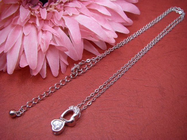 �n�[�g�̃y���_���g�@�A�N�Z�T���[�V���b�v�@���̏��_