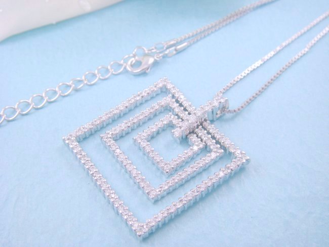 �L���[�r�b�N�W���R�j�A�̃y���_���g