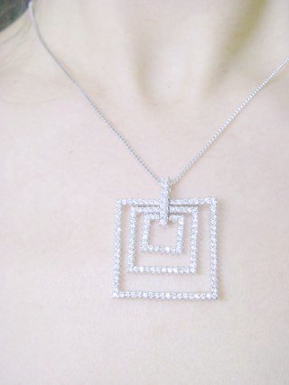 �L���[�r�b�N�W���R�j�A�̃y���_���g