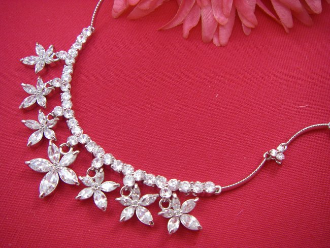 �L���[�r�b�N�W���R�j�A�@�l�b�N���X