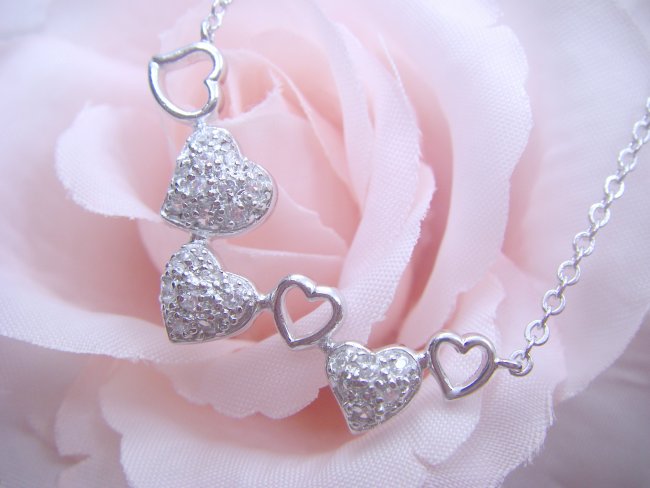 �n�[�g�̃y���_���g�E�l�b�N���X