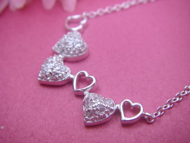 �n�[�g�@�y���_���g�E�l�b�N���X