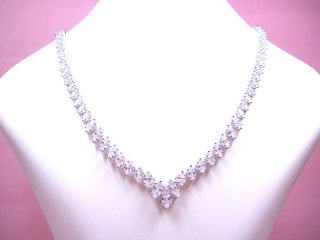 �L���[�r�b�N�W���R�j�A�@�S�[�W���X�ȃl�b�N���X