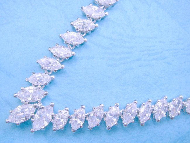 �L���[�r�b�N�W���R�j�A�@�l�b�N���X