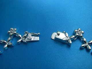 �t�����[���`�[�t�@�L���[�r�b�N�W���R�j�A�E�A�N�Z�T���[�@�u���X���b�g