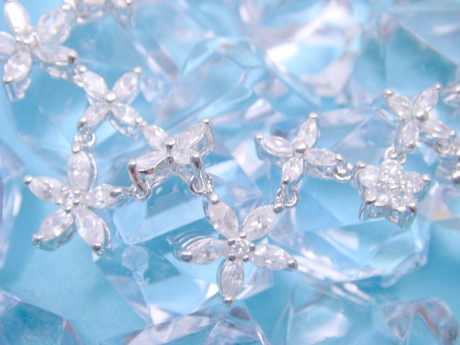 �t�����[���`�[�t�@�L���[�r�b�N�W���R�j�A�E�A�N�Z�T���[�@�u���X���b�g