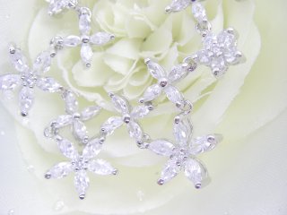 �t�����[���`�[�t�@�L���[�r�b�N�W���R�j�A�E�A�N�Z�T���[�@�u���X���b�g