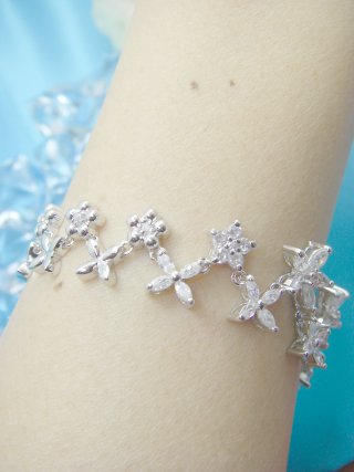 �t�����[���`�[�t�@�L���[�r�b�N�W���R�j�A�E�A�N�Z�T���[�@�u���X���b�g