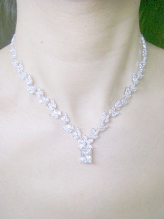 �u���C�_���@�l�b�N���X�@�L���[�r�b�N�W���R�j�A�E�A�N�Z�T���[