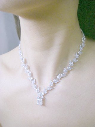 �u���C�_���@�l�b�N���X�@�L���[�r�b�N�W���R�j�A�E�A�N�Z�T���[