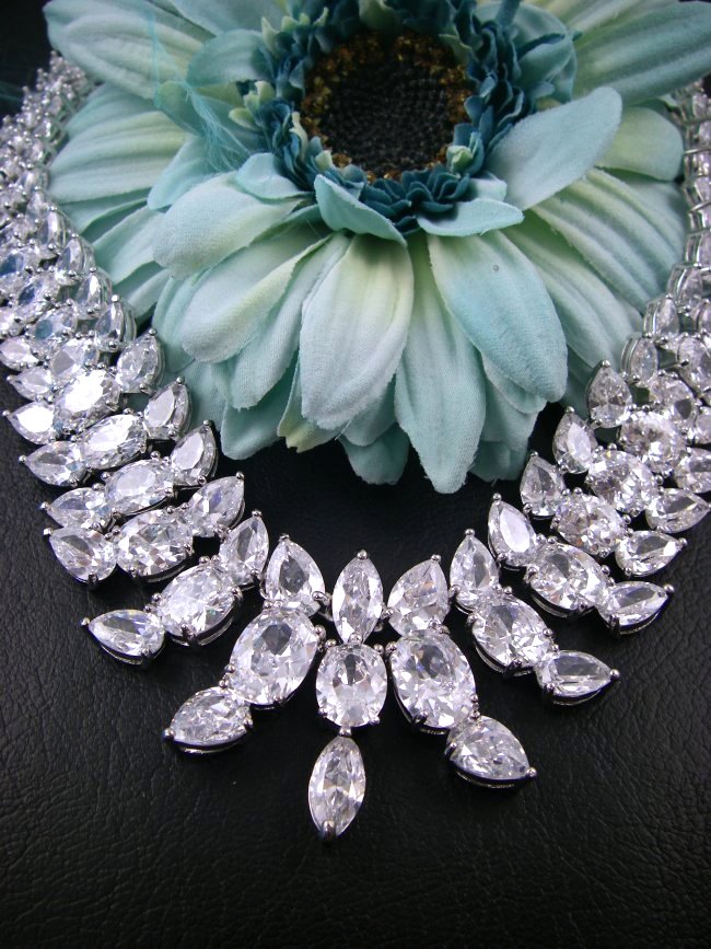 �L���[�r�b�N�W���R�j�A�@�l�b�N���X�@�u���C�_���@�S�[�W���X