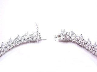 �L���[�r�b�N�W���R�j�A�̃l�b�N���X