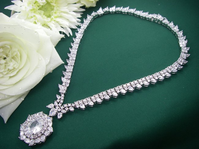 �L���[�r�b�N�W���R�j�A�̃l�b�N���X