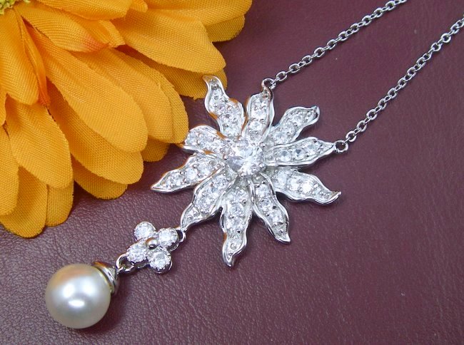 ���z�E�ԁE���@�L���[�r�b�N�W���R�j�A�E�A�N�Z�T���[�@�y���_���g