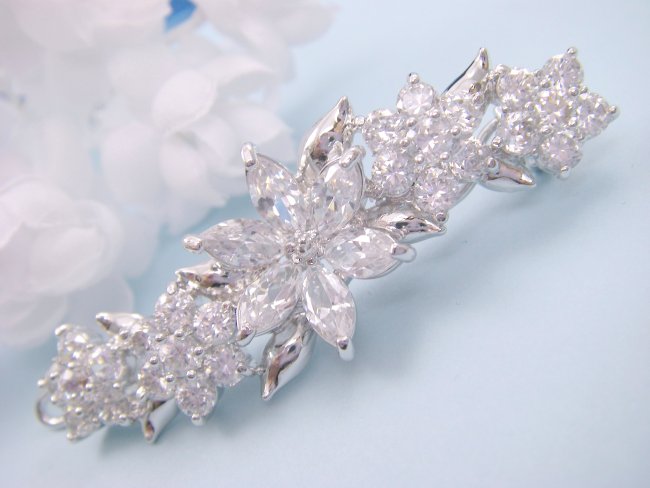 �L���[�r�b�N�W���R�j�A�̃w�A�E�A�N�Z�T���[