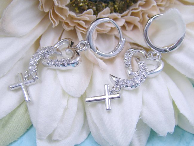 �h�C�c���@�L���[�r�b�N�W���R�j�A�̃n�[�g�A���A�N���X�̃s�A�X