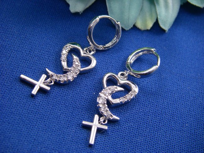 �h�C�c���@�L���[�r�b�N�W���R�j�A�̃n�[�g�A���A�N���X�̃s�A�X