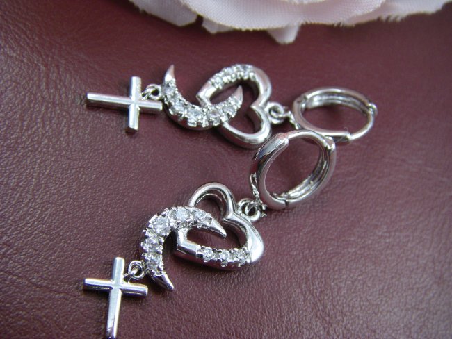 �h�C�c���@�L���[�r�b�N�W���R�j�A�̃n�[�g�A���A�N���X�̃s�A�X