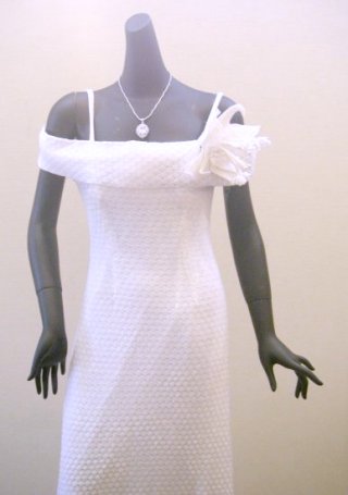 �L���[�r�b�N�W���R�j�A�̃S�[�W���X�ȃl�b�N���X