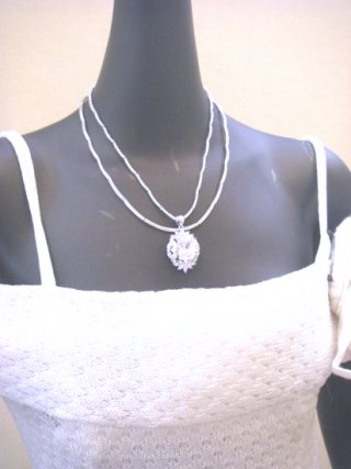 �S�[�W���X�ȃl�b�N���X