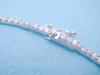 �L���[�r�b�N�W���R�j�A�̃l�b�N���X