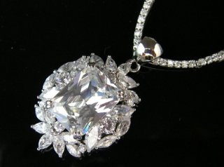 �L���[�r�b�N�W���R�j�A�̃l�b�N���X