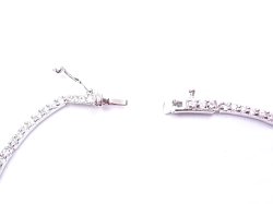 �L���[�r�b�N�W���R�j�A�̃l�b�N���X