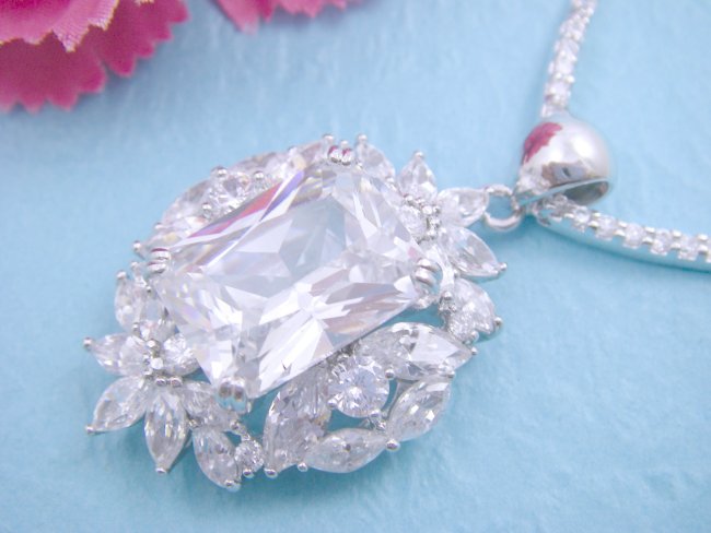 �S�[�W���X�@�l�b�N���X