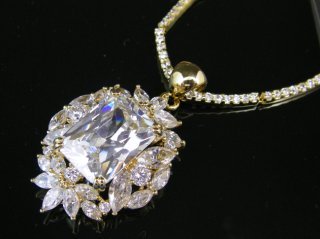 �L���[�r�b�N�W���R�j�A�̃l�b�N���X