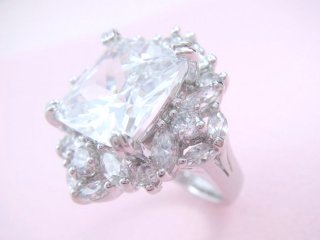 �S�[�W���X�ȃ����O�@�L���[�r�b�N�W���R�j�A