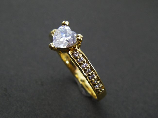 �L���[�r�b�N�W���R�j�A�̃����O