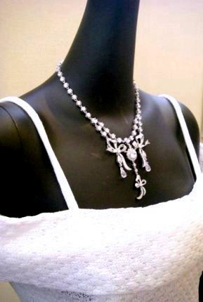 ���{�����`�[�t�@�L���[�r�b�N�W���R�j�A�E�l�b�N���X