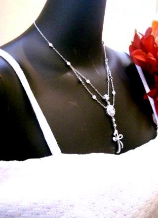 ���{�����`�[�t�@�L���[�r�b�N�W���R�j�A�̃l�b�N���X