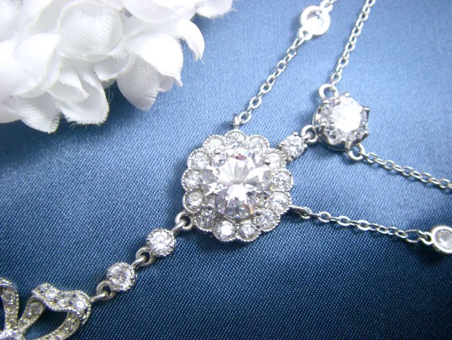 ���{�����`�[�t�@�L���[�r�b�N�W���R�j�A�̃l�b�N���X