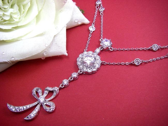 ���{�����`�[�t�@�L���[�r�b�N�W���R�j�A�̃l�b�N���X