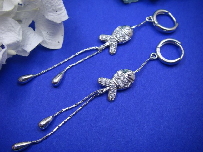 �����`�[�t�@�L���[�r�b�N�W���R�j�A�̃s�A�X