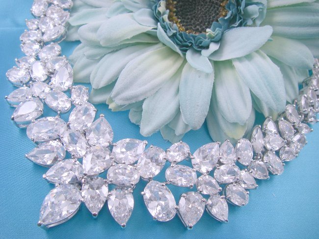 �L���[�r�b�N�W���R�j�A�̃l�b�N���X