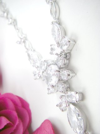 �t�����[���`�[�t�@�L���[�r�b�N�W���R�j�A�̃l�b�N���X