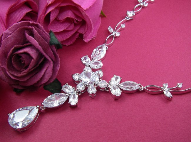 �t�����[���`�[�t�@�L���[�r�b�N�W���R�j�A�̃l�b�N���X