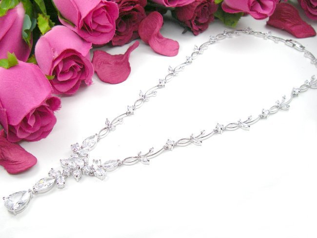 �t�����[���`�[�t�@�L���[�r�b�N�W���R�j�A�̃l�b�N���X