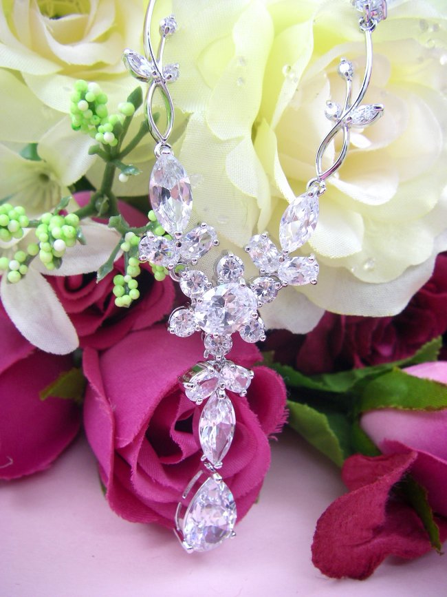 �t�����[���`�[�t�@�L���[�r�b�N�W���R�j�A�̃l�b�N���X