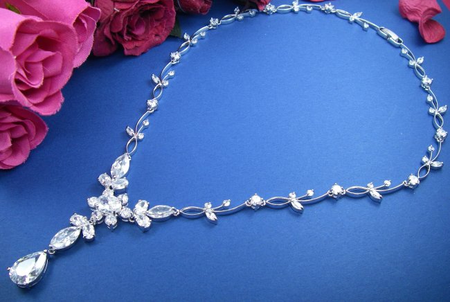 �t�����[���`�[�t�@�L���[�r�b�N�W���R�j�A�̃l�b�N���X