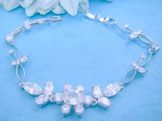 �L���[�r�b�N�W���R�j�A�̃l�b�N���X