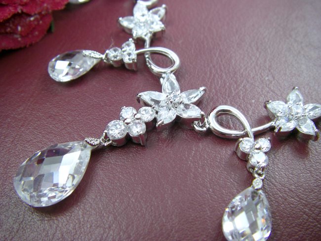 �t�����[���`�[�t�@�l�b�N���X�@�L���[�r�b�N�W���R�j�A�E�A�N�Z�T���[