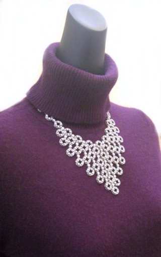 �T�[�N���@�L���[�r�b�N�W���R�j�A�̃l�b�N���X