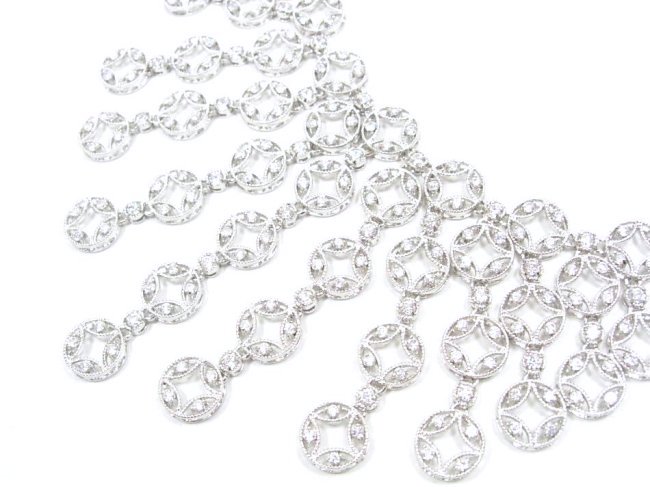 �T�[�N���@�L���[�r�b�N�W���R�j�A�̃l�b�N���X