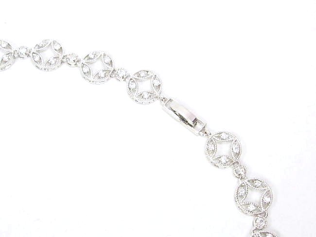 �T�[�N���@�L���[�r�b�N�W���R�j�A�̃l�b�N���X