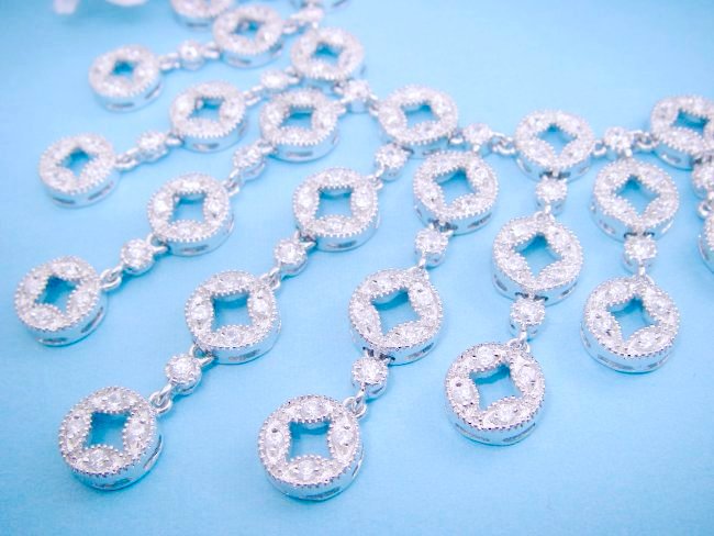 �T�[�N���@�L���[�r�b�N�W���R�j�A�̃l�b�N���X