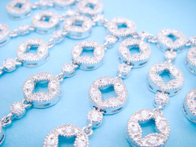 �T�[�N���@�L���[�r�b�N�W���R�j�A�̃l�b�N���X